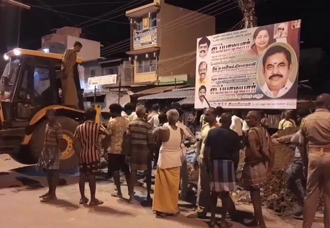 Chatur Municipality Negligence in Underground Sewer Work!- Two Workers Killed in Landslide!