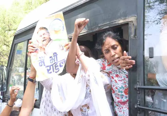 JotHi Mani MP Congress executives arrested
