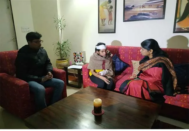  dmk party kanimozhi mp meet with jnu student union president 