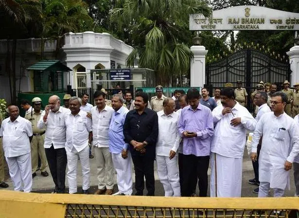 KARNATAKA CM HD KUMARASAMY INVITE CABINET MEETING, GOVERNMENT DISSOLVE DECIDE