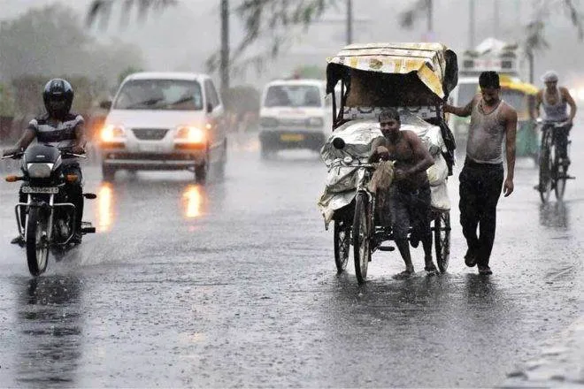 CHENNAI HEAVY RAIN PEOPLES HAPPY 