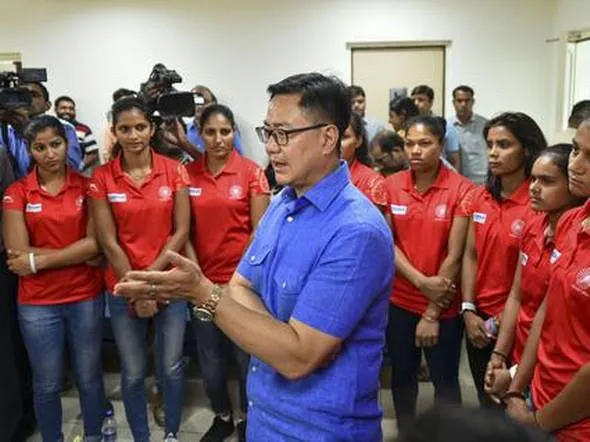 union sports ministers kiren rijiju meet with women's sports players and mery kom and ministers fight viral video