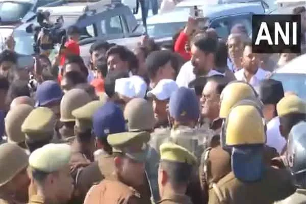 Rahul Gandhi  car stopped Police accumulation