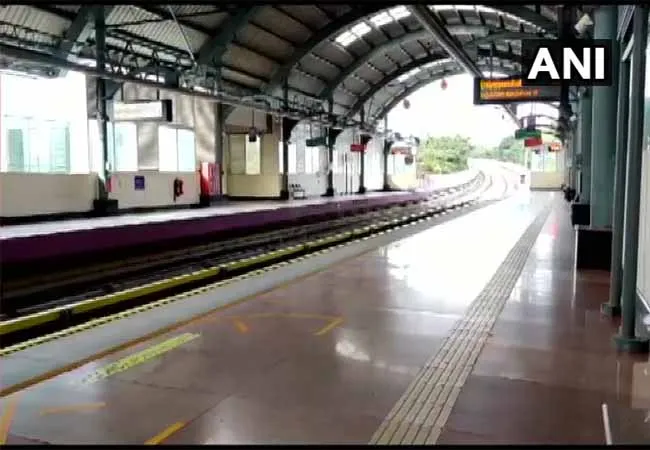 TAMILNADU AND KARNATAKA BORDER TRANSPORT STOP 