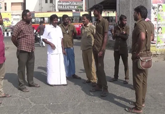 FORMER CM JAYALALITHAA BIRTHDAY KARUR DISTRICT ADMK PARTY LEADERS FREE BUS  
