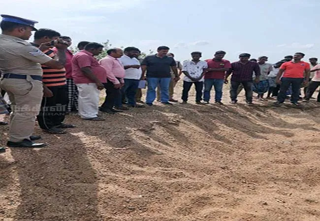 NELLAI people who held the sand truck ISSUE