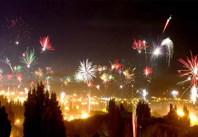 NEW YEAR CELEBRATION WORLD WIDE PEOPLES 