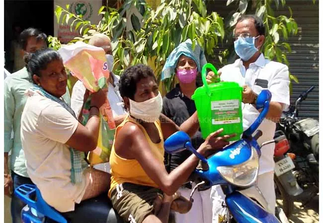 PUDUKKOTTAI DISTRICT DAILY WAGES FORMER VILLAGE PRESIDENT HELP THEM 