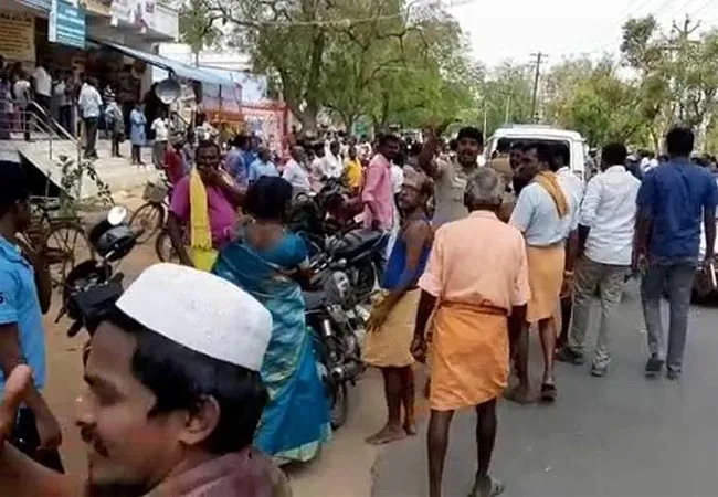 SANKARANKOVIL SCHOOLS STUDENTS DRINKS DRIVER ARRESTED POLICE 