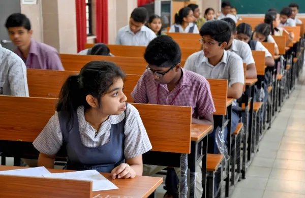 The first installment of 40 percent tuition fees can be charged in August! -Intermediate order in case of private educational institutions