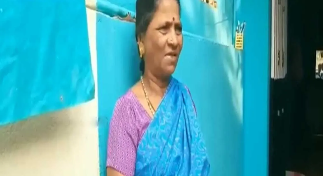 Girlfriend  Theft in boyfriend house