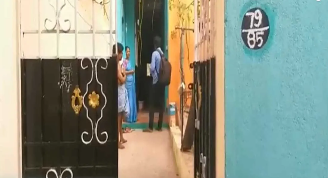 Girlfriend  Theft in boyfriend house