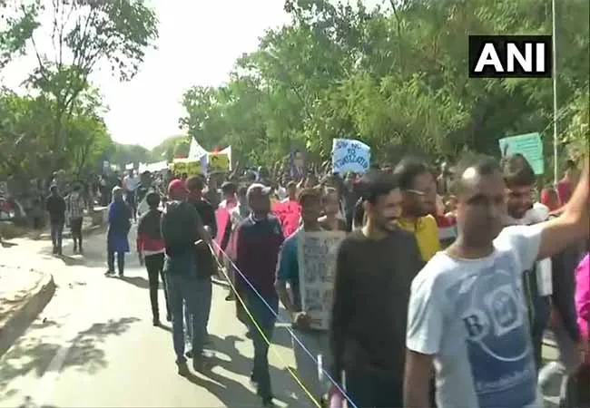 DELHI JAWAHARLAL NEHRU UNIVERSITY STUDENTS RALLY PARLIAMENT 