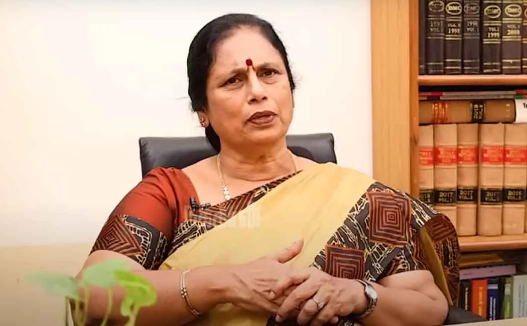   Advocate Santhakumari's Valakku En - 17