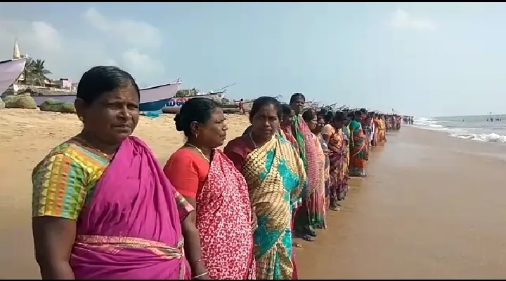   the mens in the sea and the women's in the shore ; protest against the coal landing in tutucorin