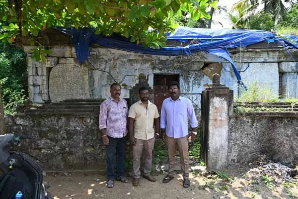 300 years old are inscriptions from later Pandias period in Kalmadam