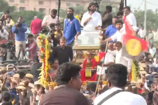 Vijayakanth  funeral in flood of people