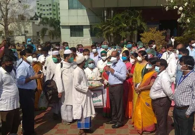 TRICHY CORONAVIRUS RECOVERED BACK TO HOME 