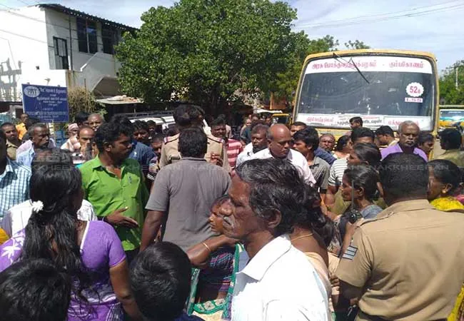 TRICHY SOME GANG ENTIRE AT HOME AND THIEF TAKE MOBILE POLICE INVESTIGATION 