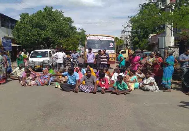 TRICHY SOME GANG ENTIRE AT HOME AND THIEF TAKE MOBILE POLICE INVESTIGATION 
