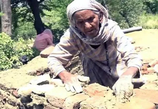 Inspiring! 87-year-old Jammu & Kashmir woman promotes ‘Swachh Bharat Mission’