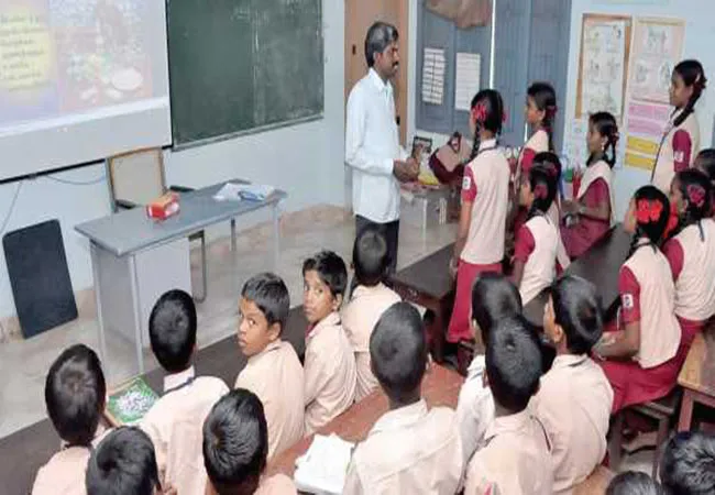 tamilnadu govt schools students 4560 education related trip in andhra pradesh and karnataka 