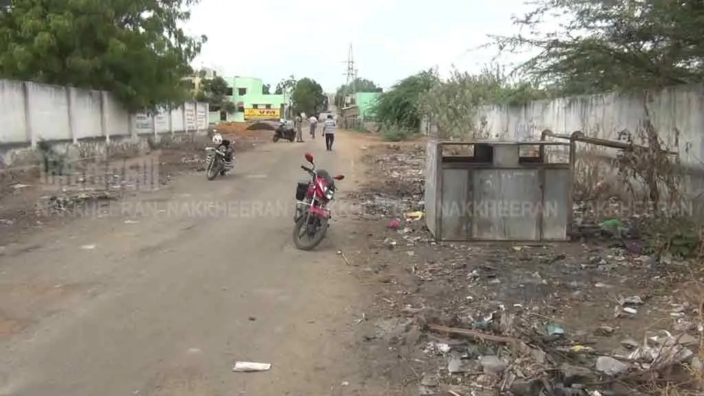 Mother's corpse in the trash as there is no money to funeral