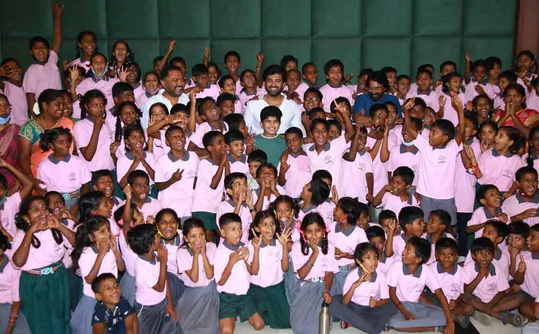 Government school children who enjoyed watching Arun Vijay's film