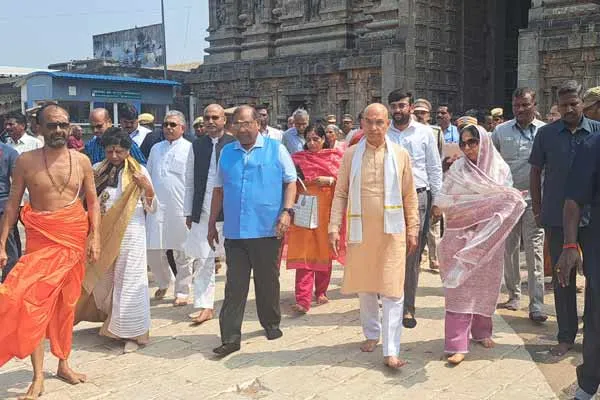 Parliamentary Committee MPs have Darshanam at Chidambaram Nataraja Temple