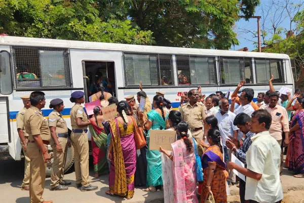 136 teachers who went to besiege the education department office were arrested