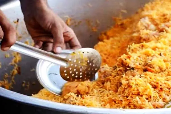 After eating biryani, the gang beaten the hotel owner after refusing to pay