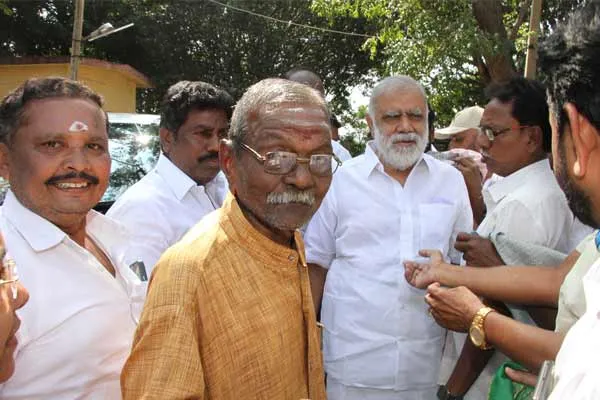 96-year-old Congress martyr makes tearful plea