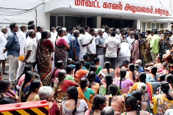 Girl who married for love in Erode passed away mysteriously