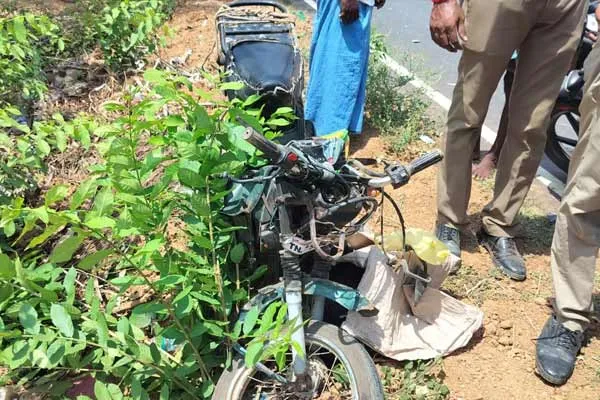 3 people, including a AIADMK executive, were seriously injured  