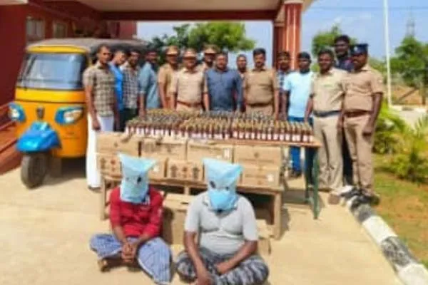 Two arrested for robbing Tasmac shop
