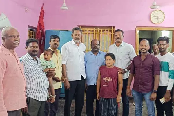 cpm rescued boy who was wandering in Chidambaram and handed him over to his parents 