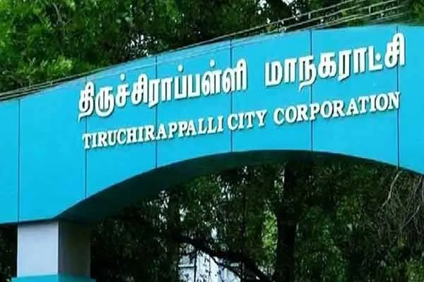 beaten on female sanitation worker for repaying loan