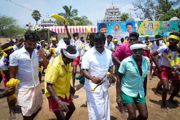 admk Vijayabaskar danced with the youth at the temple festival