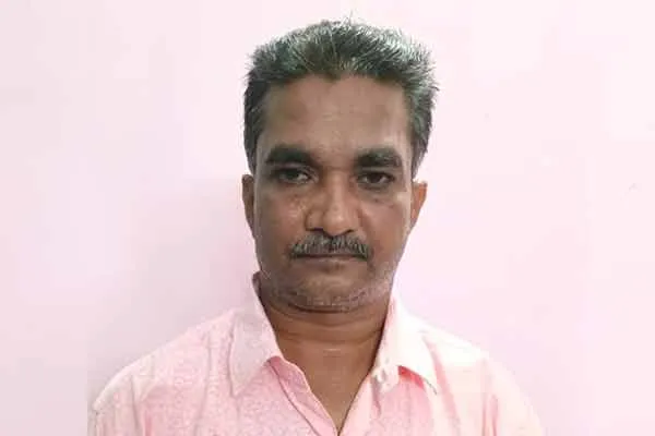 Pollution control officer who gives money by saying the name of the minister