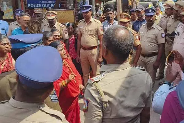 Those who came out after singing thevaram in Nataraja temple were arrested 