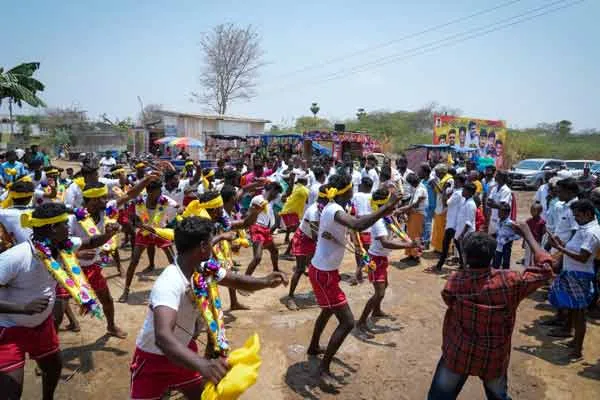 admk Vijayabaskar danced with the youth at the temple festival