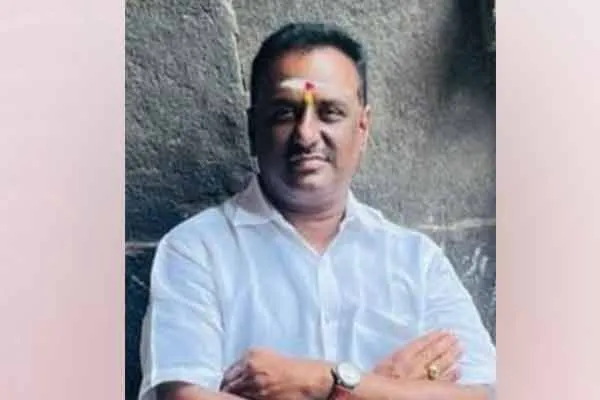 Pollution control officer who gives money by saying the name of the minister