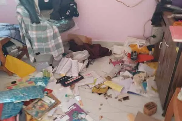 Robbery in two consecutive houses in Manachanallur 