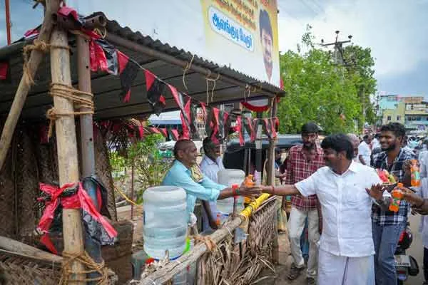 Vijayabaskar went to the DMK water place and offered refreshments