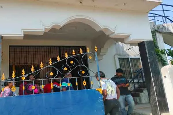 18 Savaran robbery by breaking the lock of the house in Chidambaram