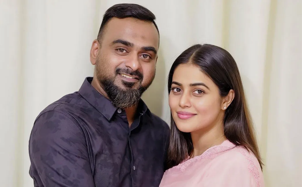 actress poorna introduce her husband 