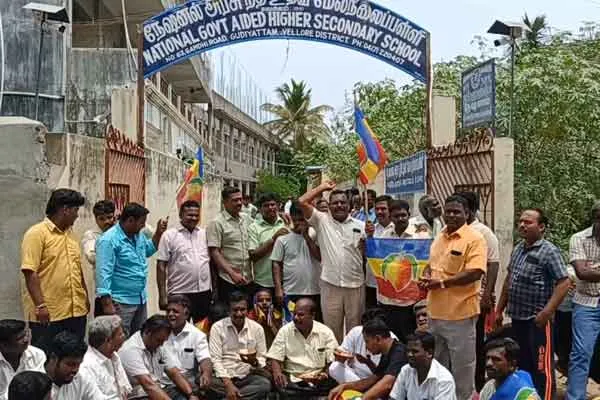 pmk struggle due to extra fee collection in school