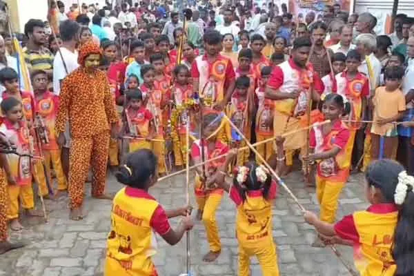 Thousands of devotees attend Kengaiyamman Sirasu festival and have Sami darshan