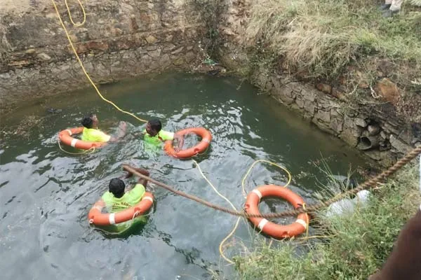 45 pounds jewelry recovered from car that fell into well near Sathankulam
