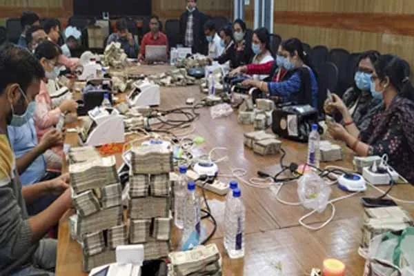 Rs 350 crore has been seized from Congress MP dhiraj kumar sahu  house
